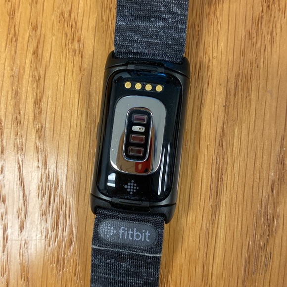 Fitbit Charge 6 - Picture 3 of 7